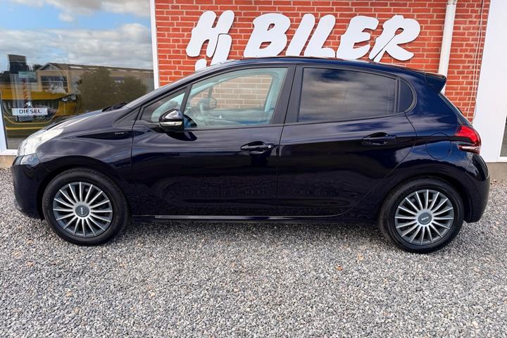 Blå Peugeot 208 fra 2018