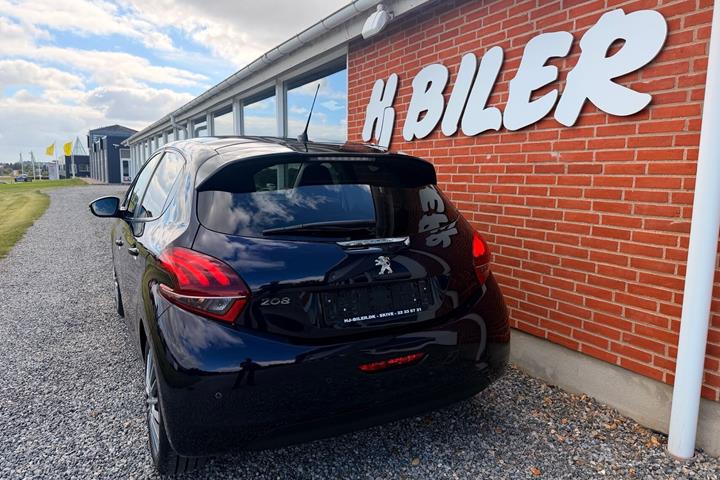 Blå Peugeot 208 fra 2018