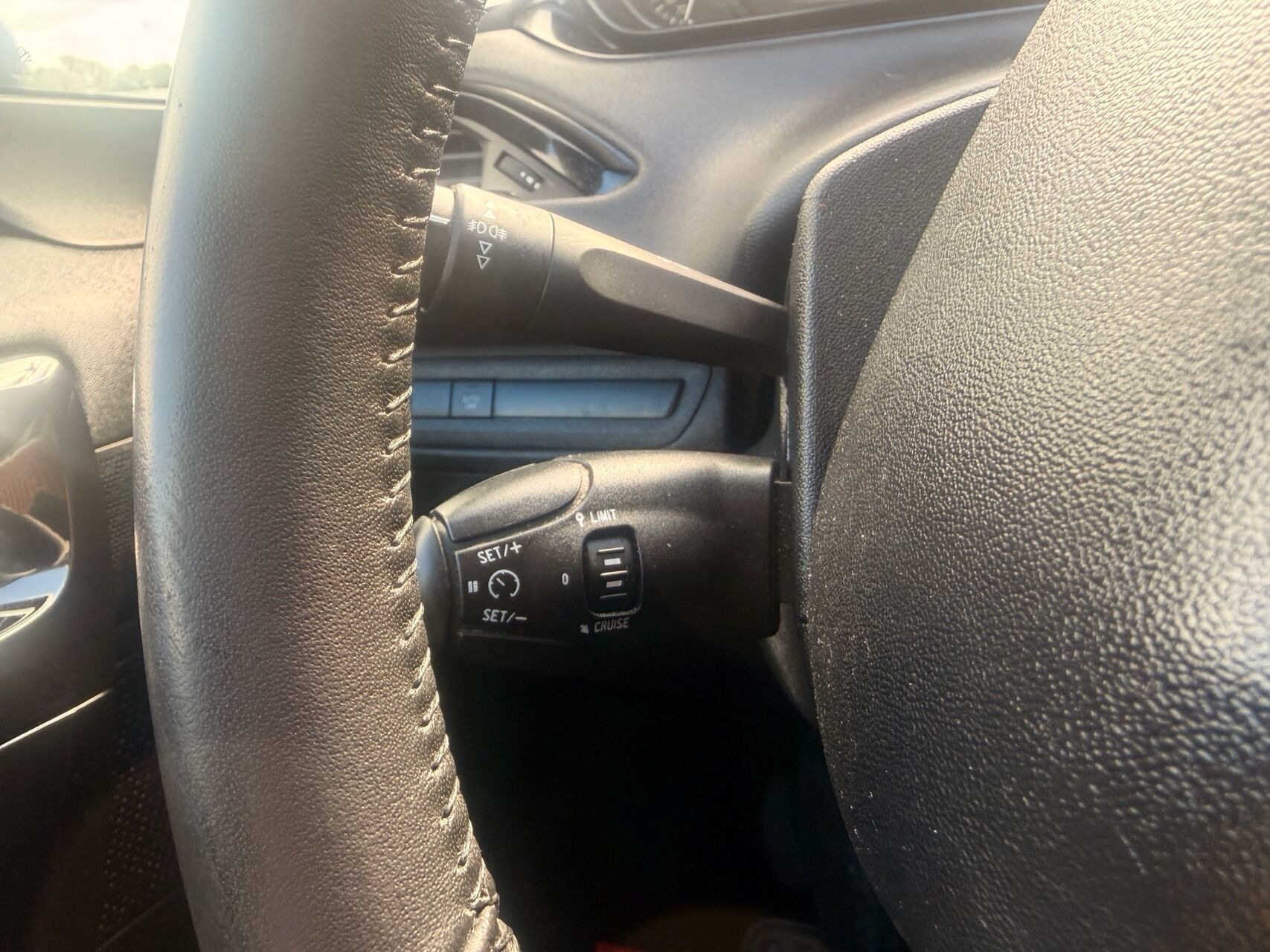 Blå Peugeot 208 fra 2018