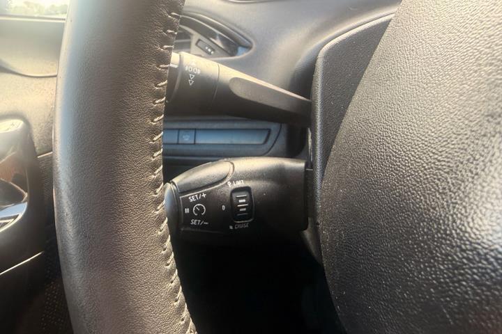 Blå Peugeot 208 fra 2018