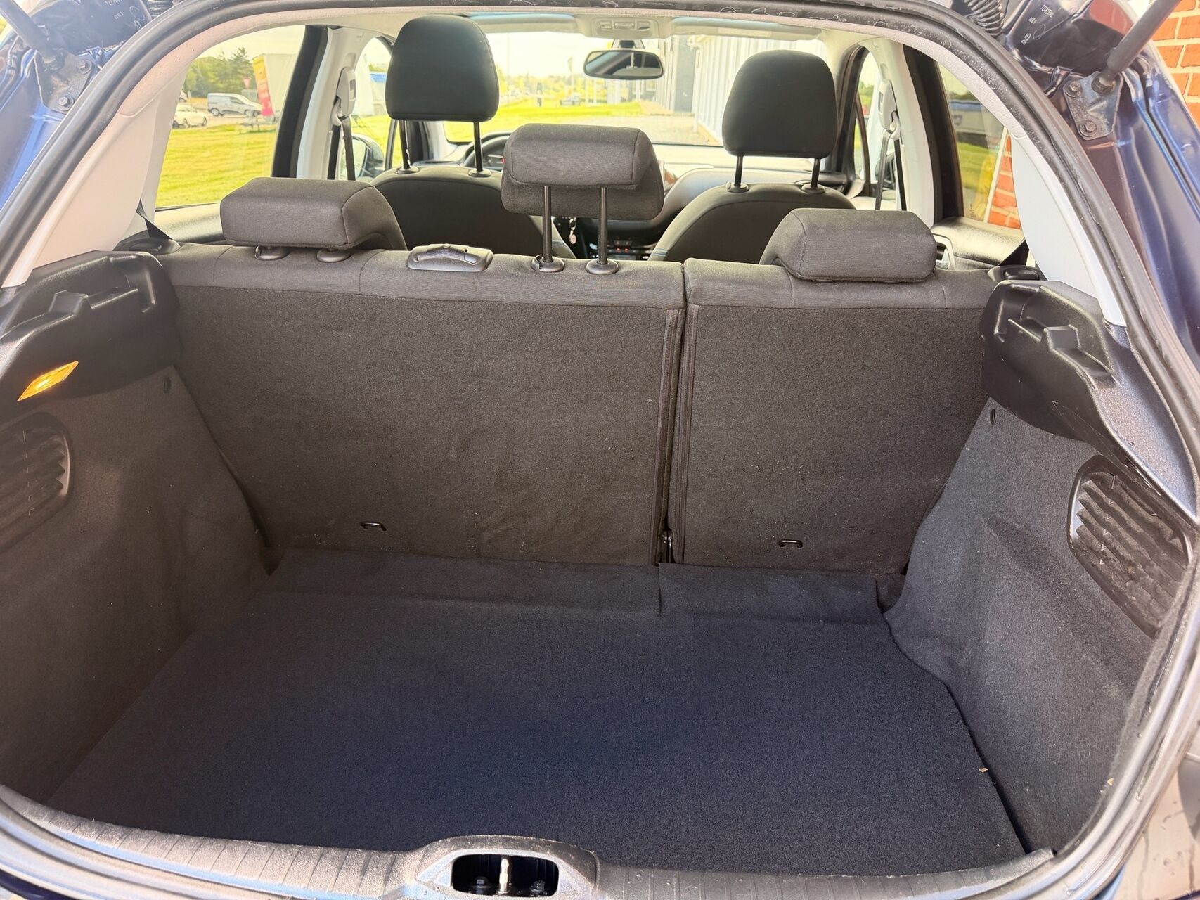 Blå Peugeot 208 fra 2018