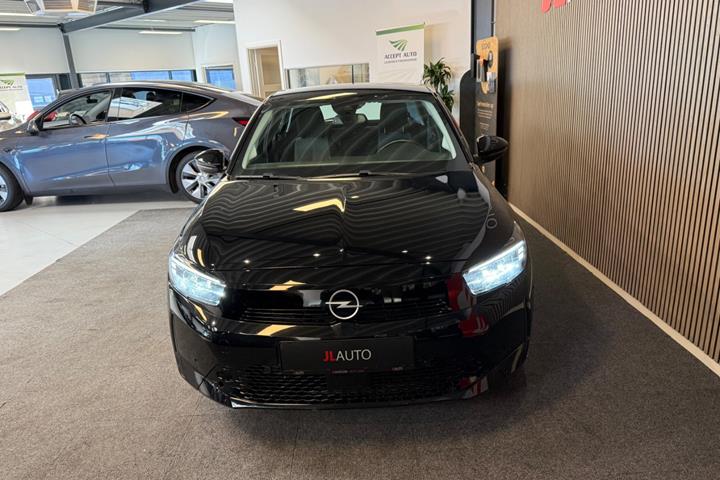 Sort Opel Corsa-e fra 2024