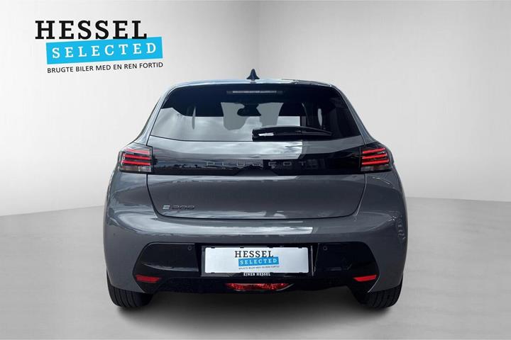 Grå Peugeot e-208 fra 2024