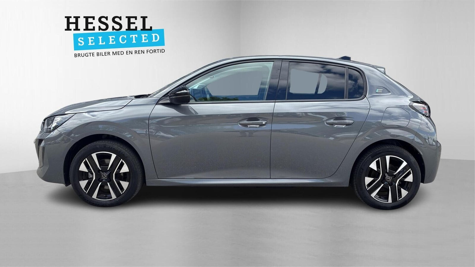 Grå Peugeot e-208 fra 2024
