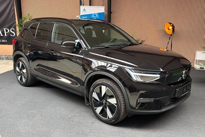 Sort Volvo XC40 fra 2024