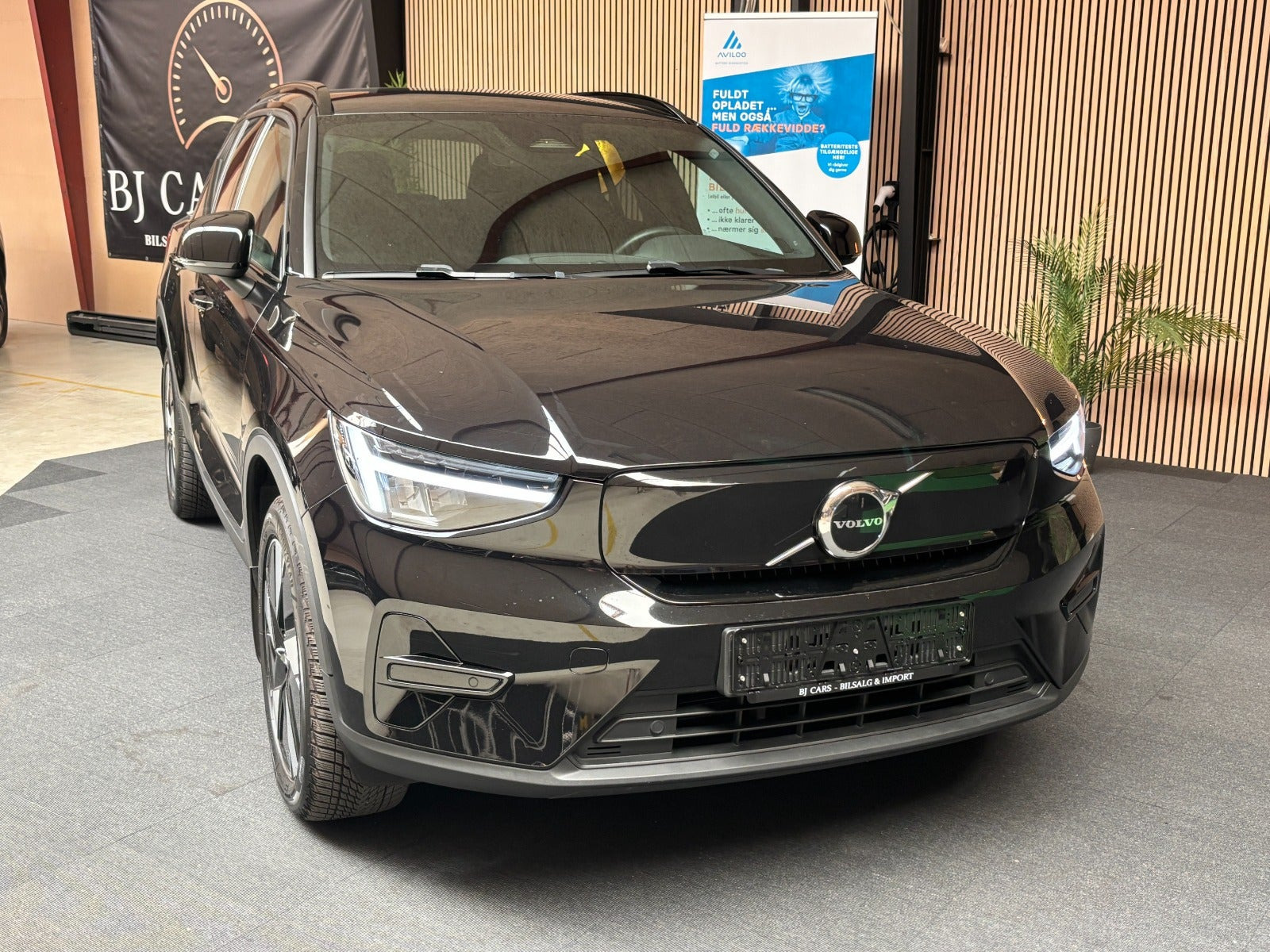Sort Volvo XC40 fra 2024