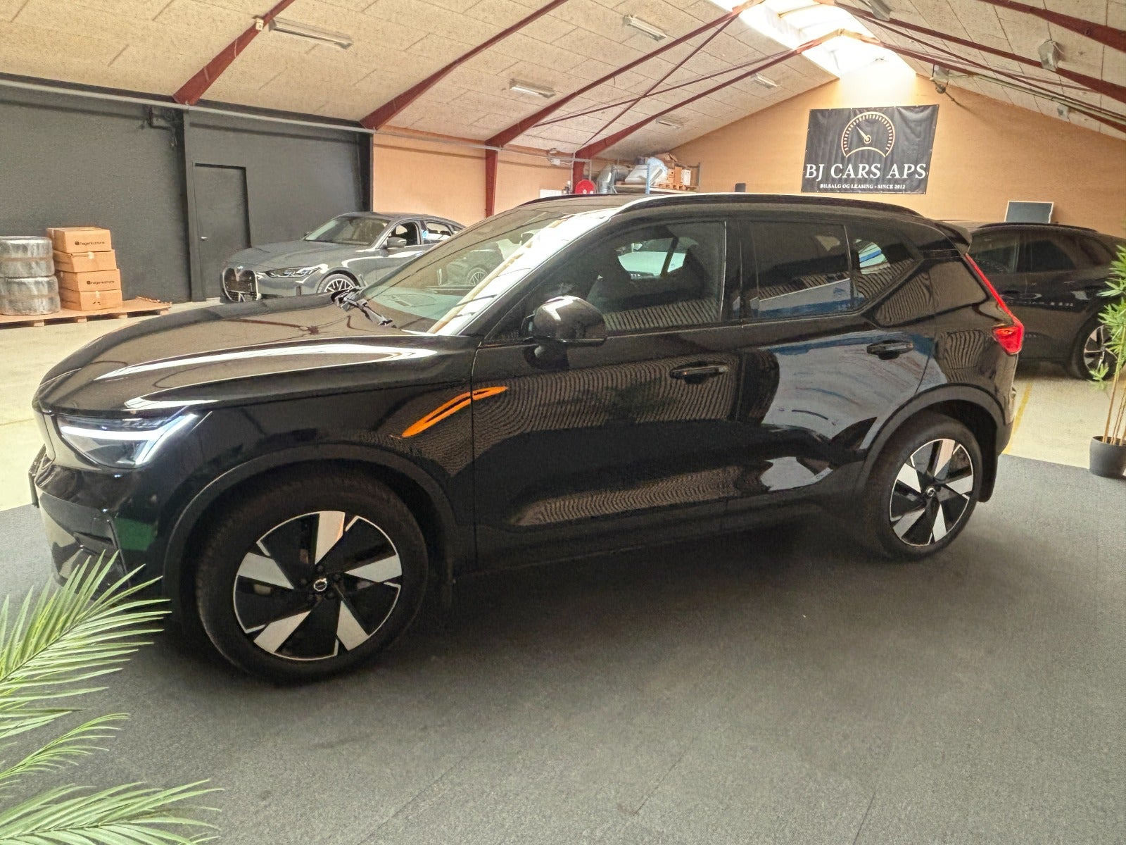Sort Volvo XC40 fra 2024