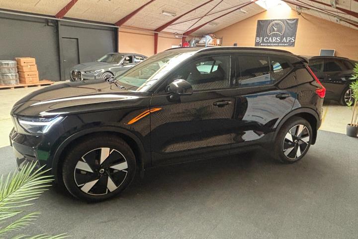 Sort Volvo XC40 fra 2024