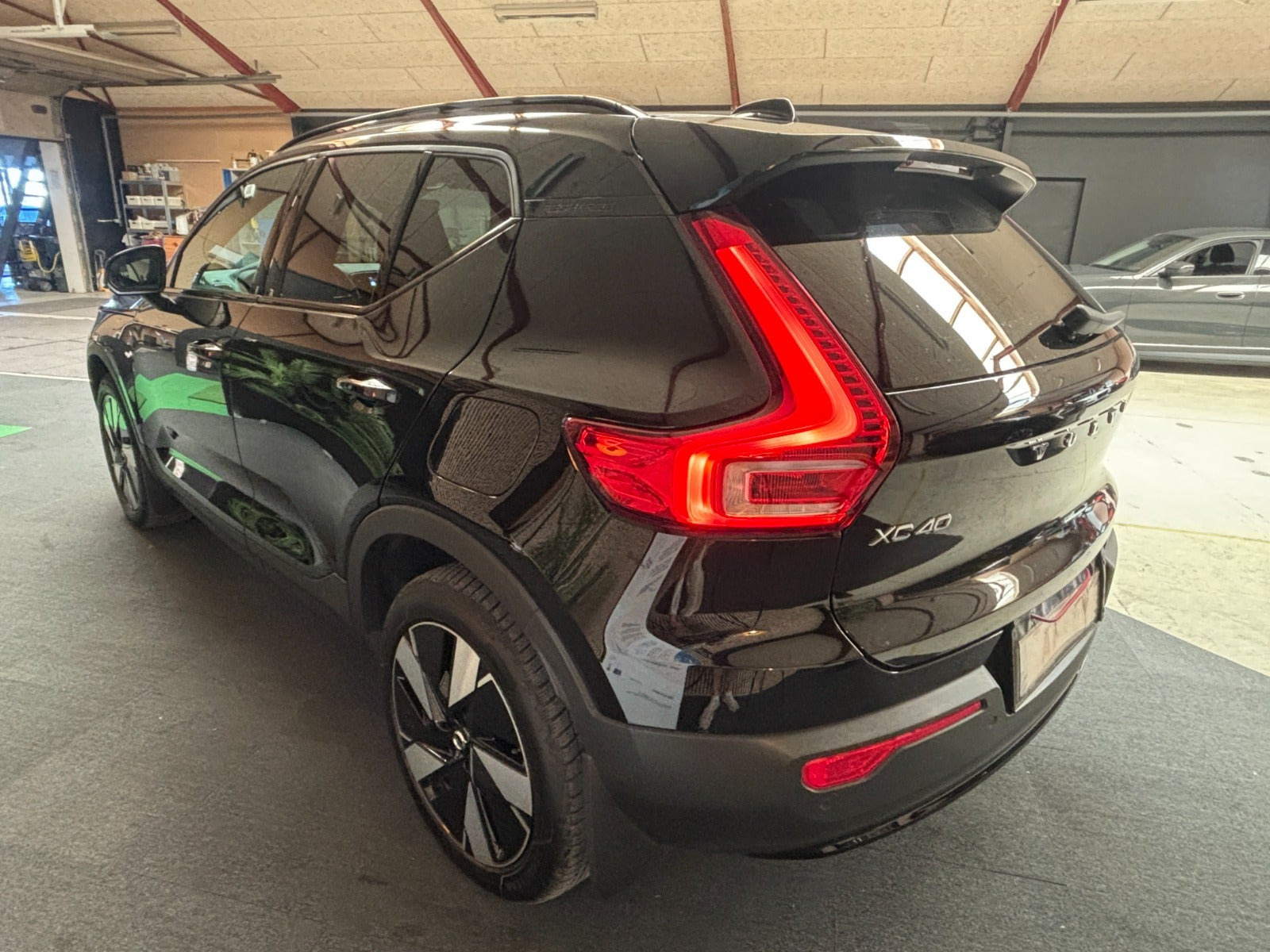 Sort Volvo XC40 fra 2024
