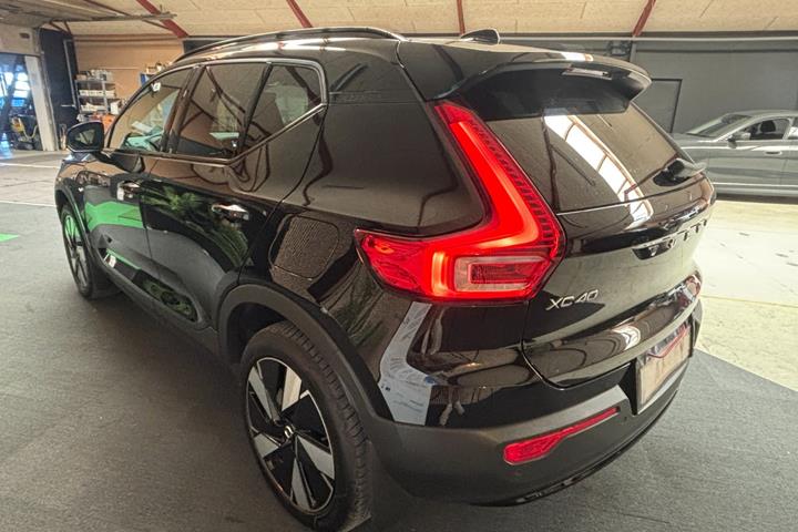 Sort Volvo XC40 fra 2024