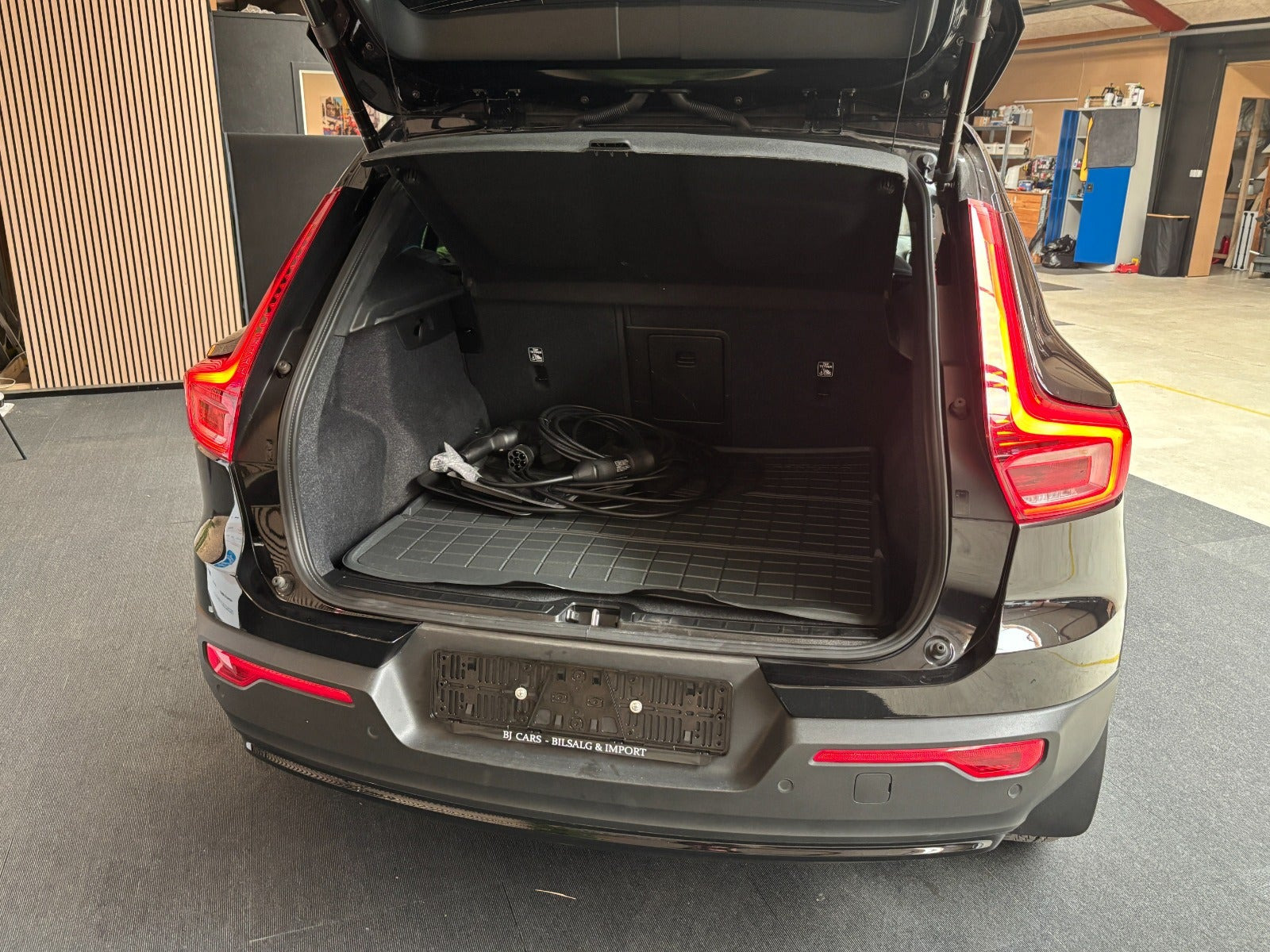 Sort Volvo XC40 fra 2024
