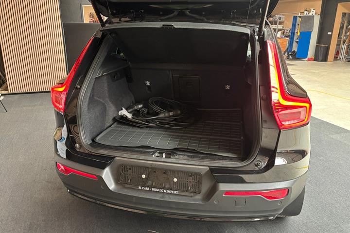 Sort Volvo XC40 fra 2024