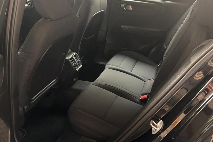 Sort Volvo XC40 fra 2024