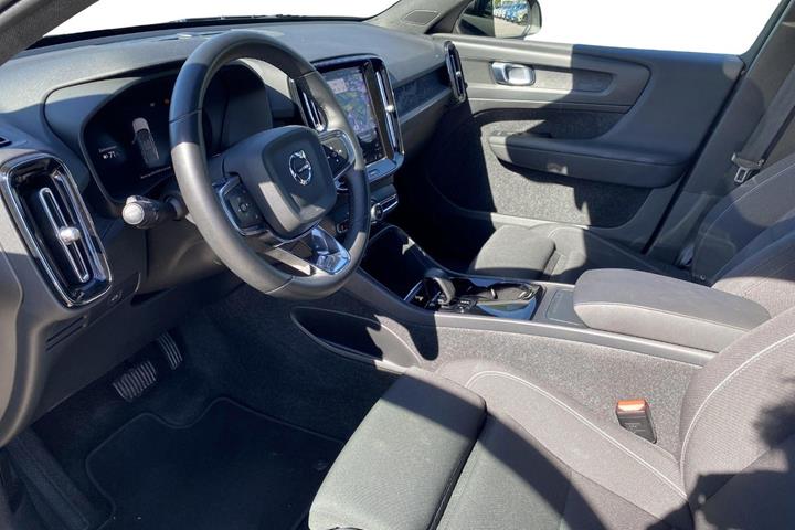 Sølv Volvo C40 fra 2023