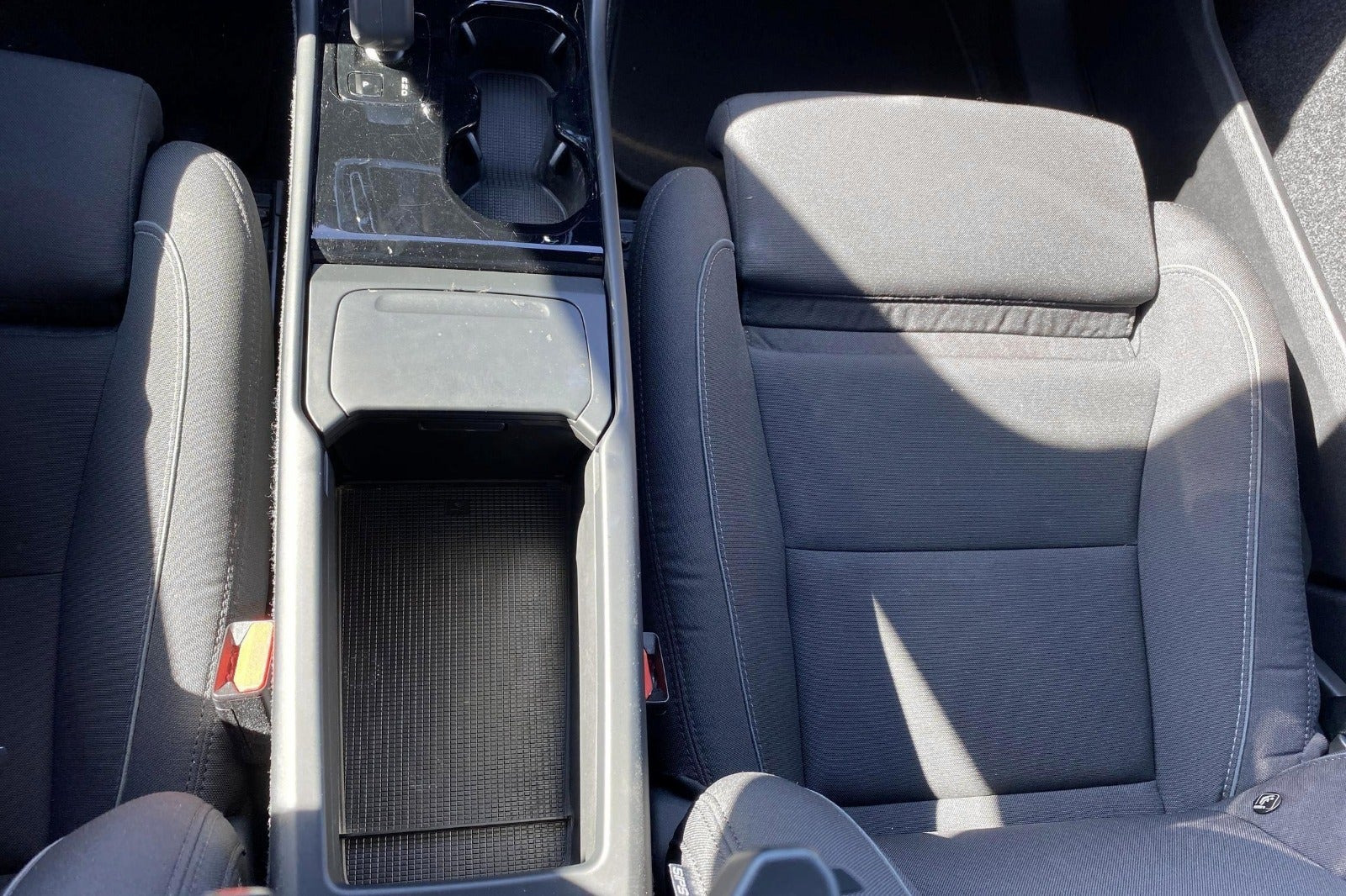 Sølv Volvo C40 fra 2023