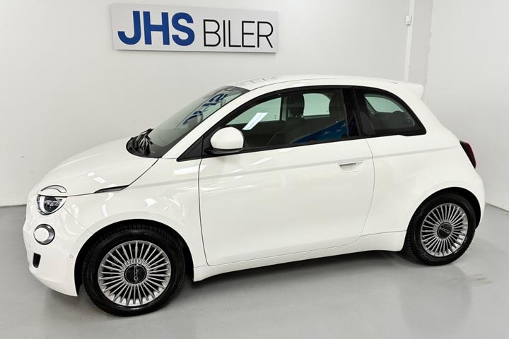 Hvid Fiat 500e fra 2023
