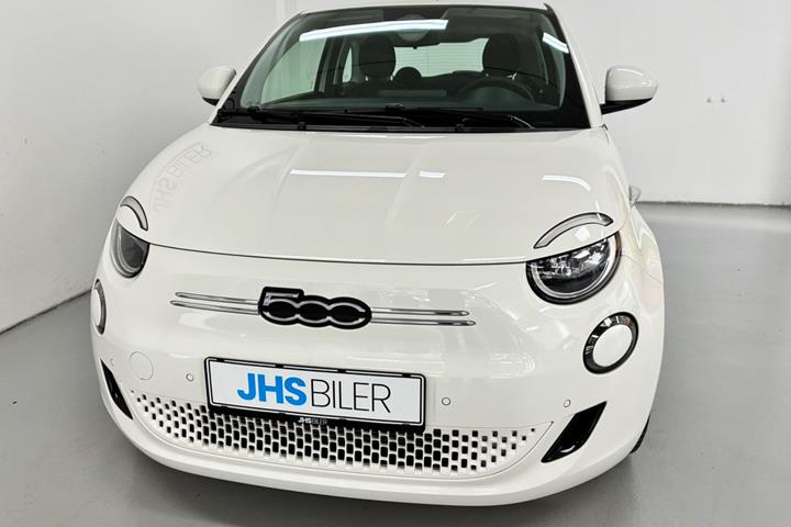 Hvid Fiat 500e fra 2023