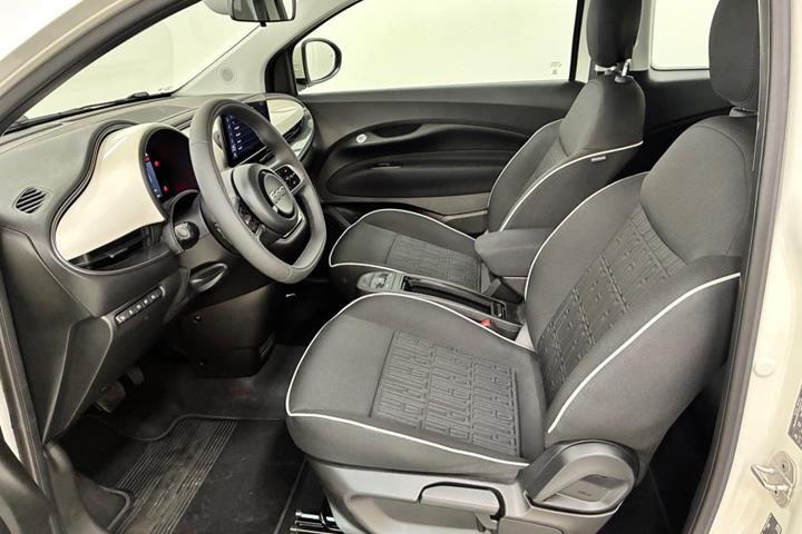 Hvid Fiat 500e fra 2023