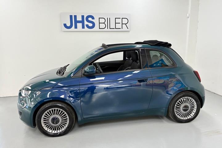 Blå Fiat 500e fra 2023