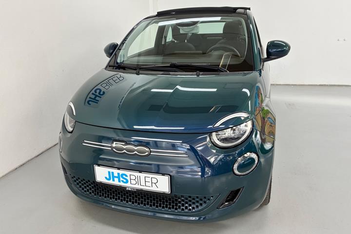 Blå Fiat 500e fra 2023