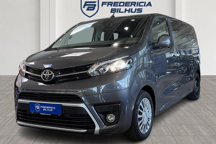Grå Toyota Proace Verso fra 2021