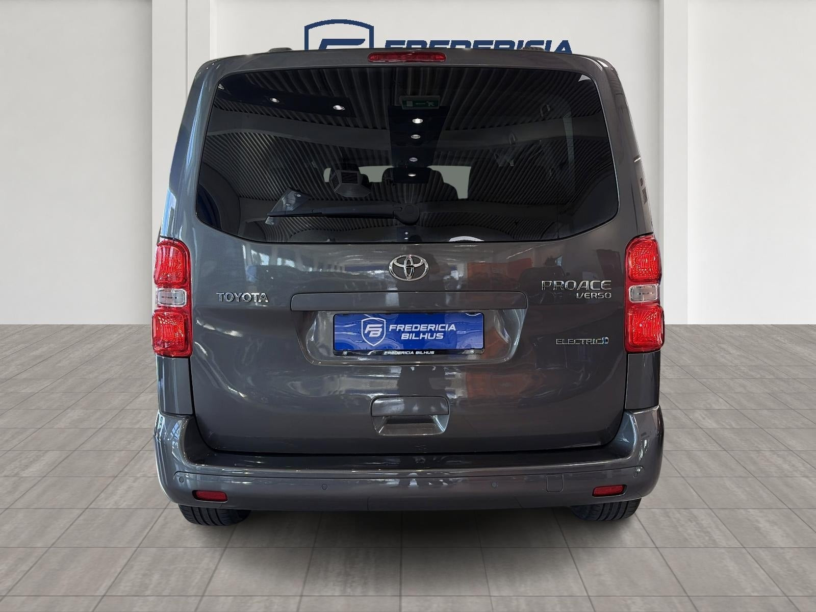 Grå Toyota Proace Verso fra 2021