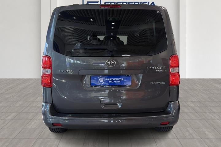 Grå Toyota Proace Verso fra 2021