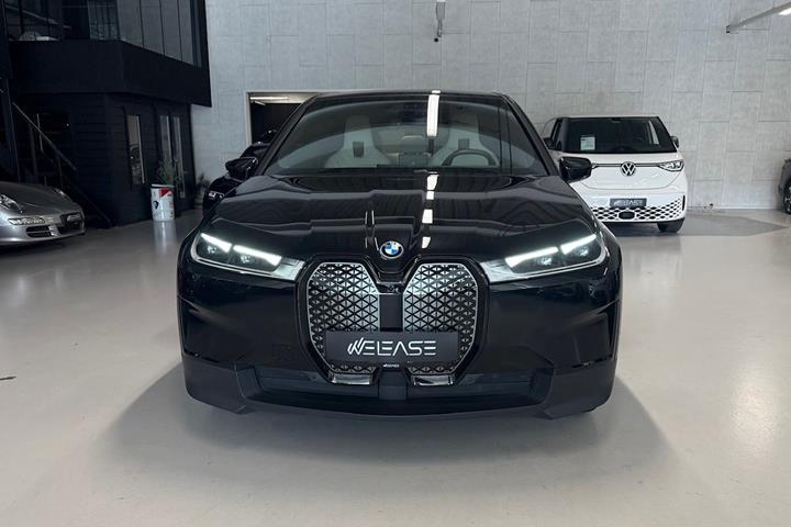 Sort BMW iX fra 2022