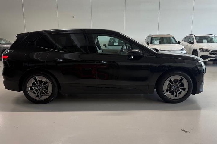 Sort BMW iX fra 2022