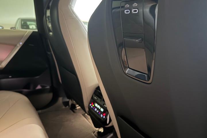 Sort BMW iX fra 2022