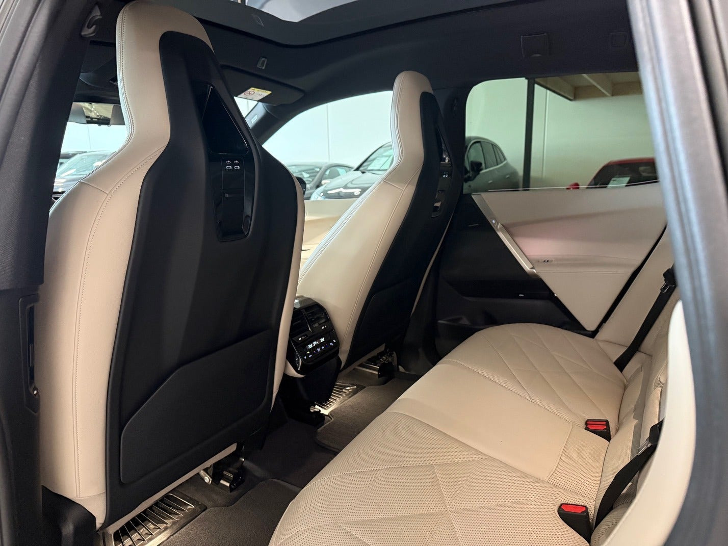 Sort BMW iX fra 2022