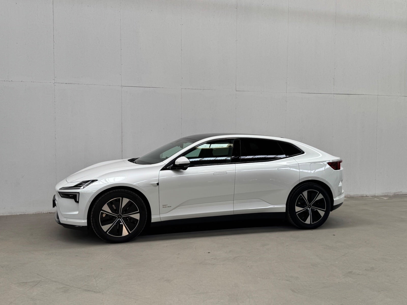 Hvid Polestar 4 fra 2025