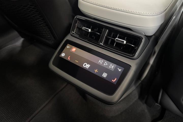 Hvid Polestar 4 fra 2025