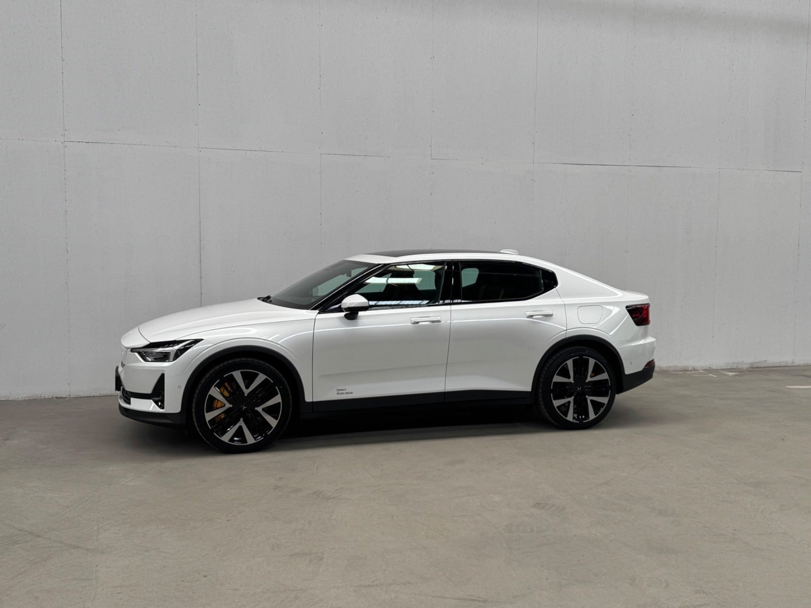 Hvid Polestar 2 fra 2025
