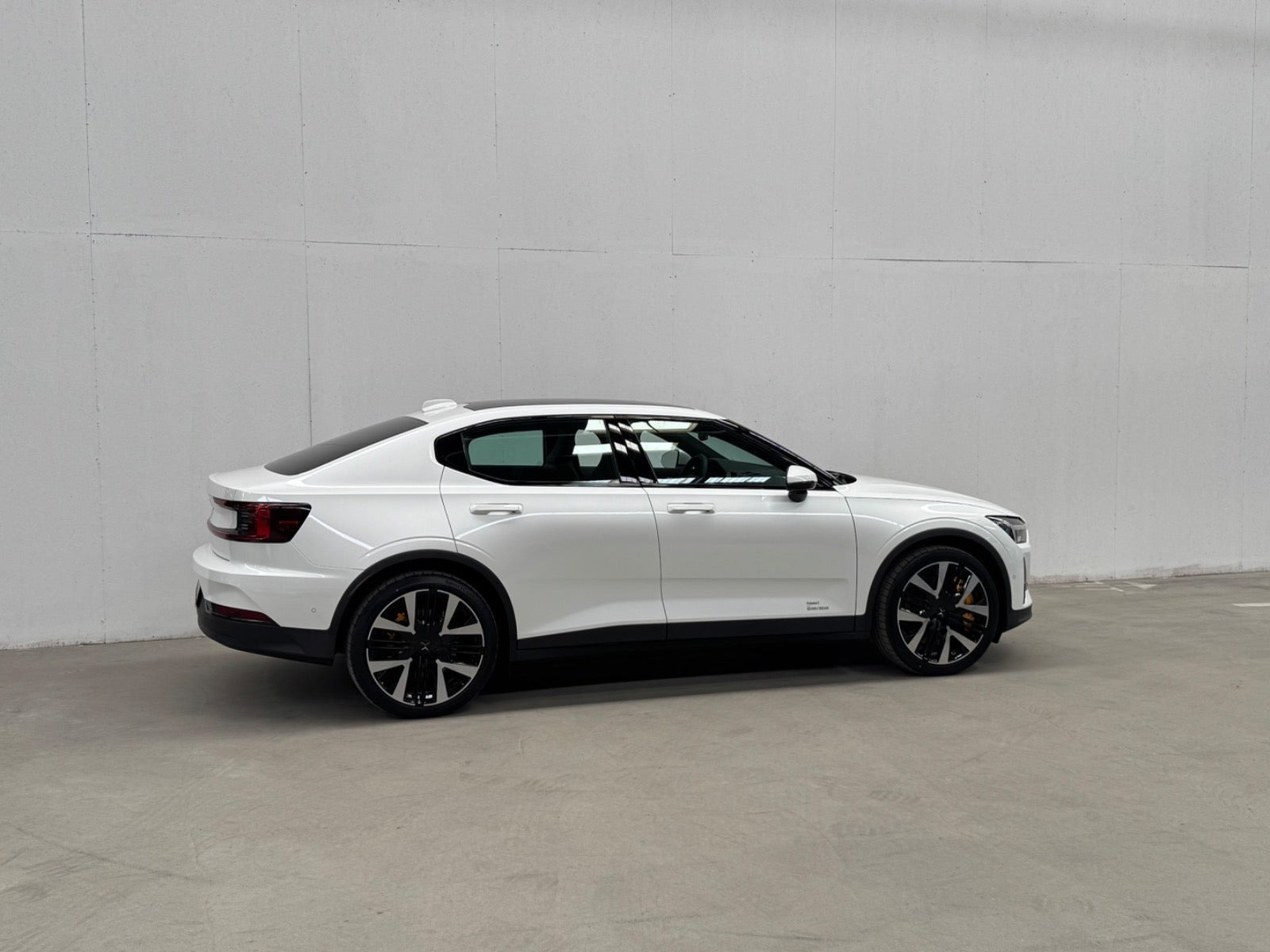 Hvid Polestar 2 fra 2025