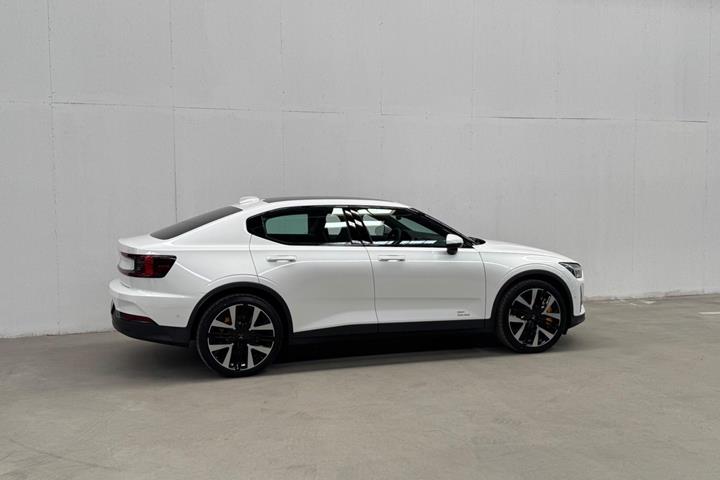 Hvid Polestar 2 fra 2025