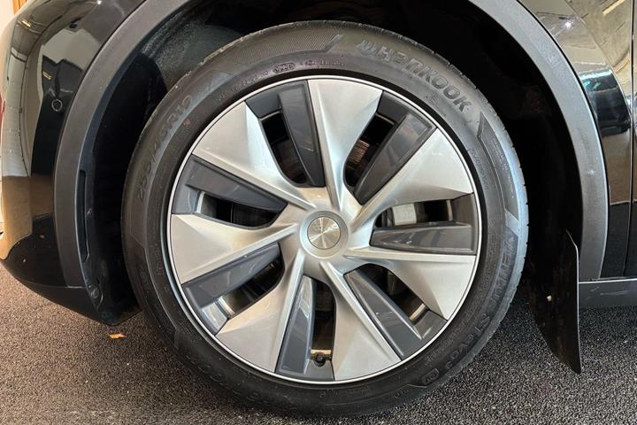 Sort Tesla Model Y fra 2022
