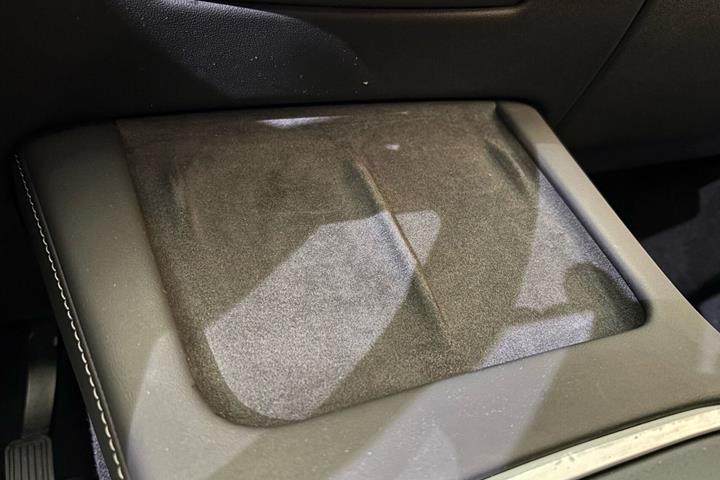Sort Tesla Model Y fra 2022
