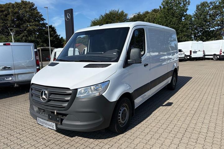 Hvid Mercedes Sprinter 215 fra 2024