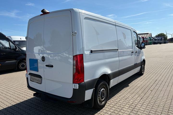 Hvid Mercedes Sprinter 215 fra 2024