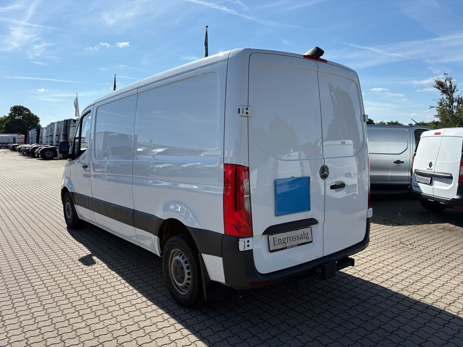 Hvid Mercedes Sprinter 215 fra 2024
