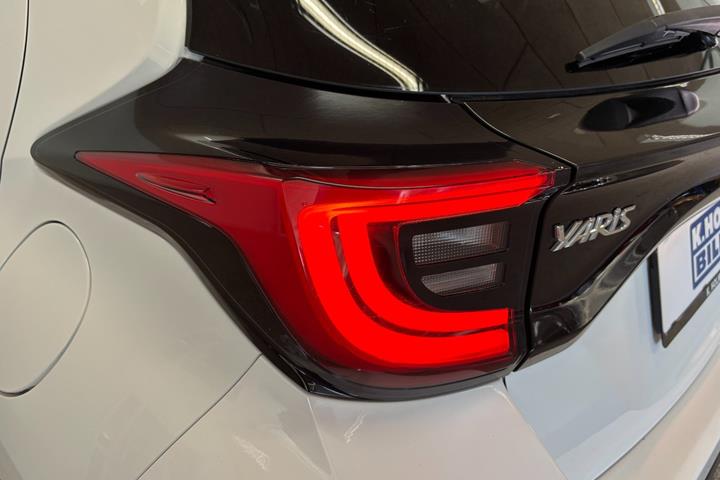 Hvid Toyota Yaris fra 2021