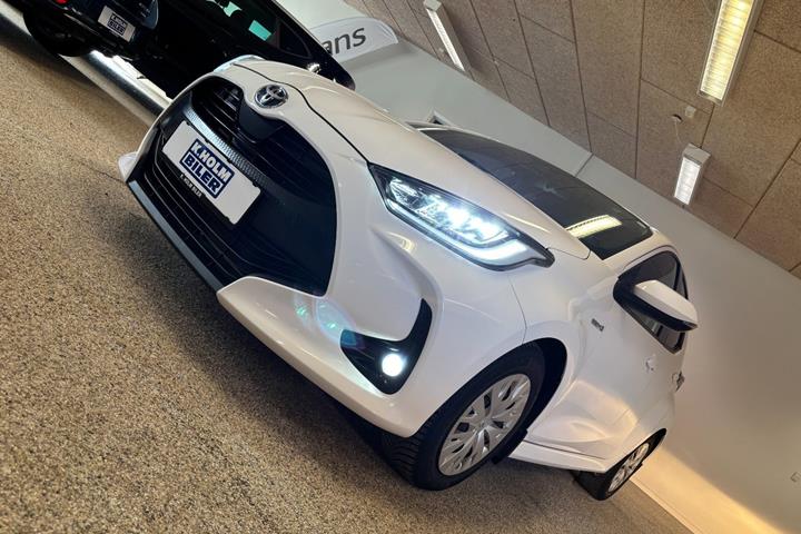 Hvid Toyota Yaris fra 2021