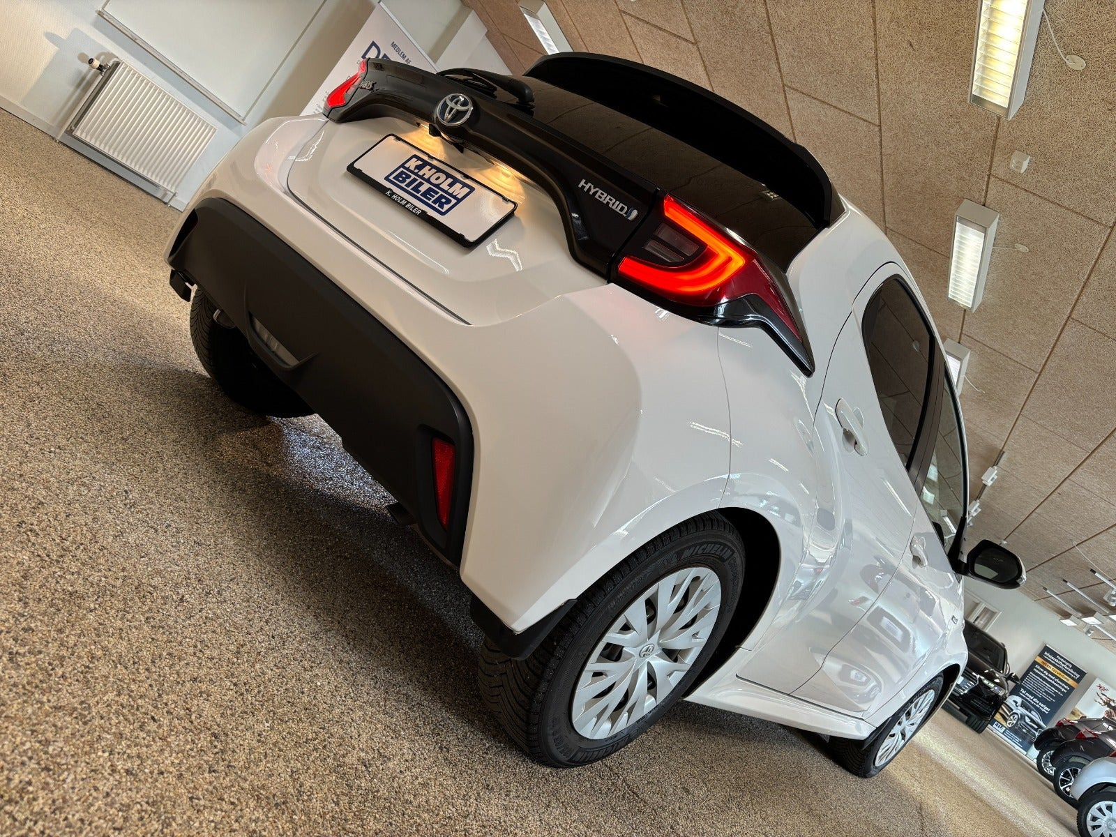 Hvid Toyota Yaris fra 2021