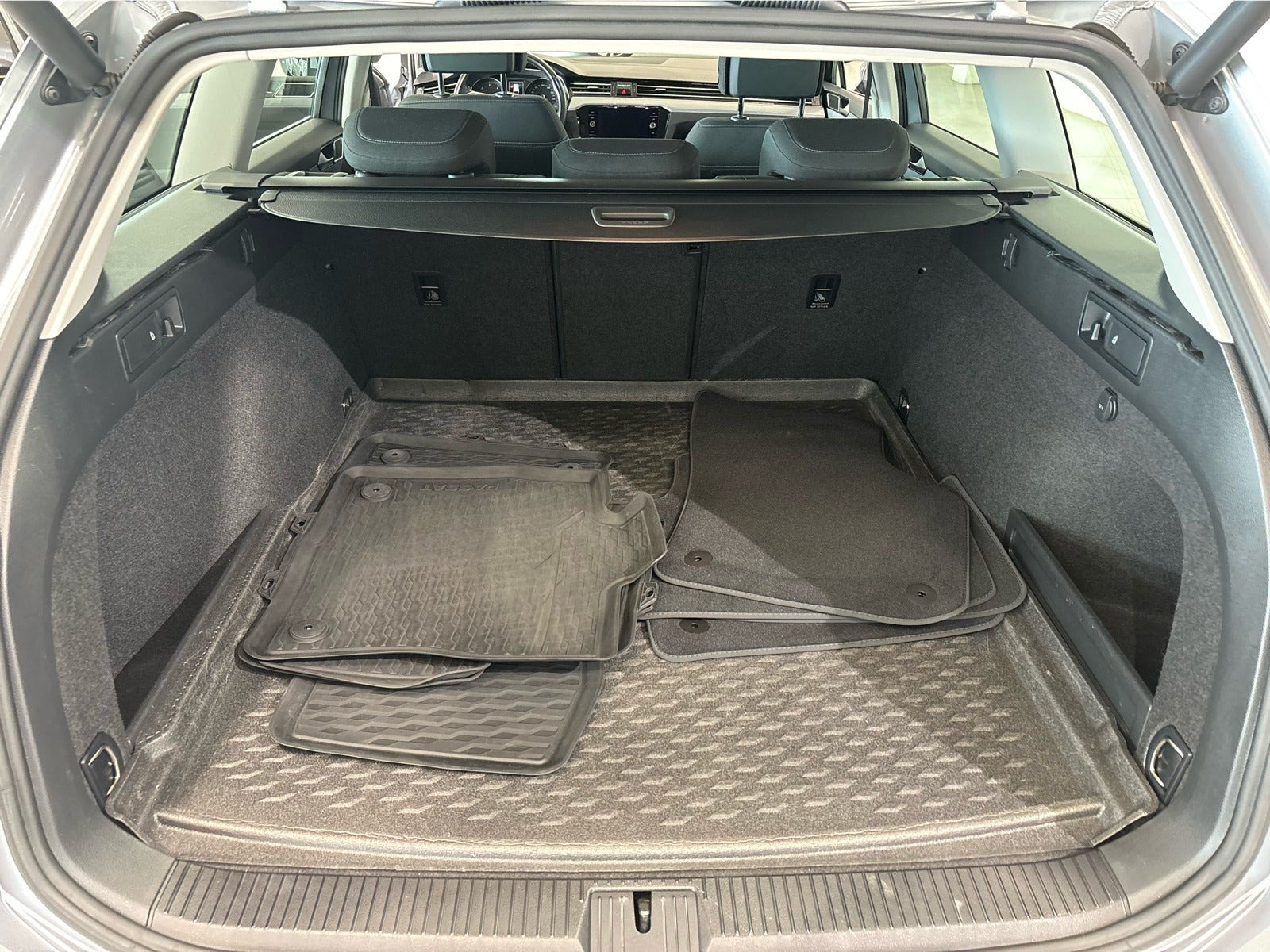 Sølv VW Passat fra 2020