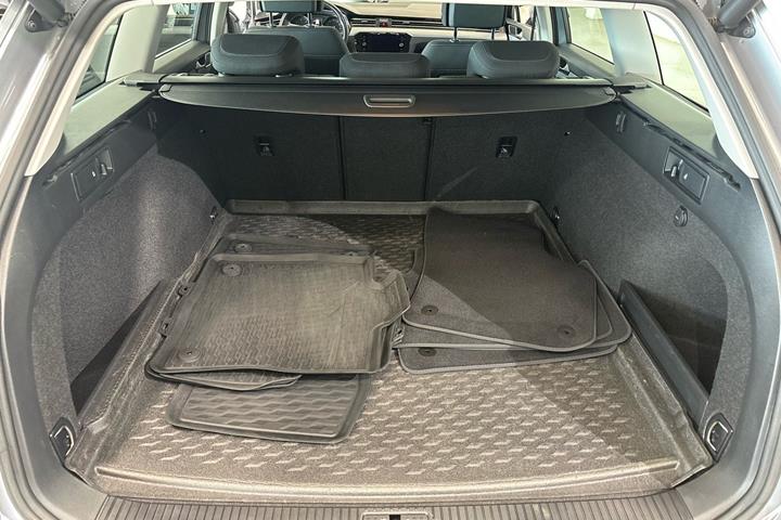 Sølv VW Passat fra 2020