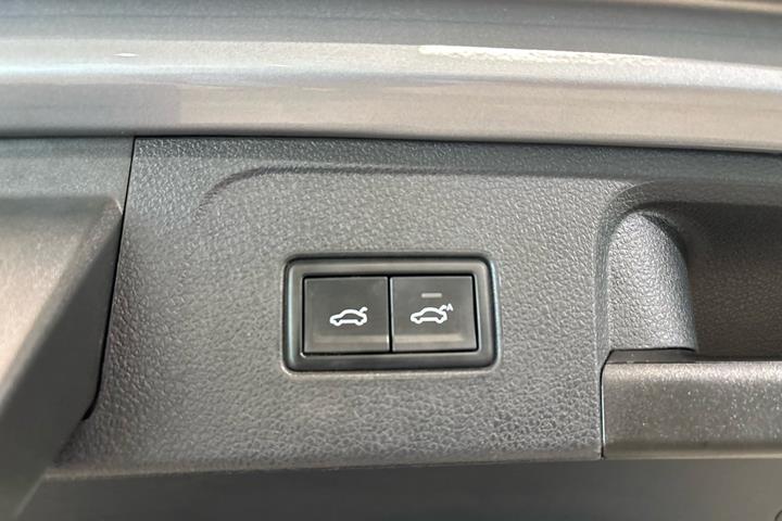 Sølv VW Passat fra 2020