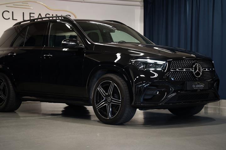 Sort Mercedes GLE350 de fra 2024 set udefra
