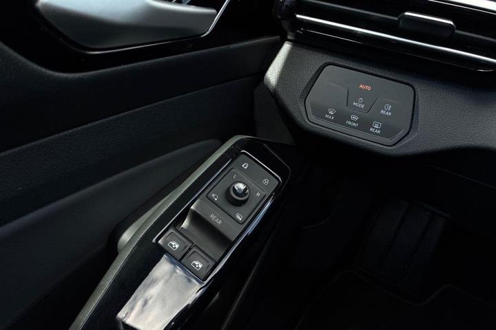 Grå VW ID.4 fra 2023