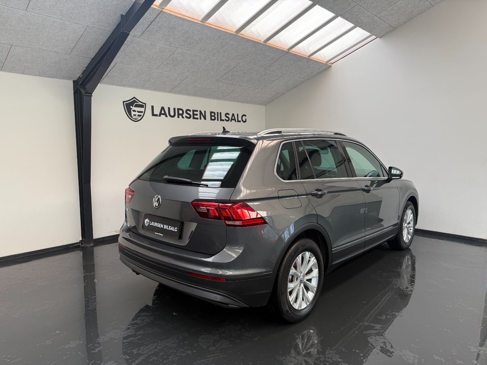 Grå VW Tiguan fra 2019